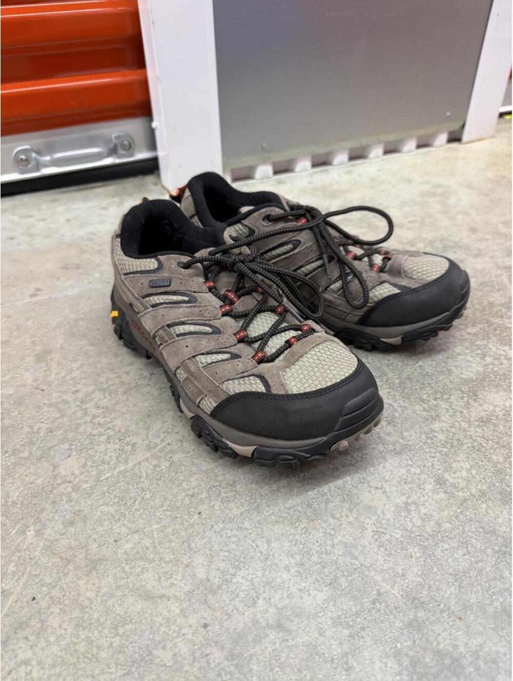 merrell moab 2 dark brown hiking shoes size 8 MENS